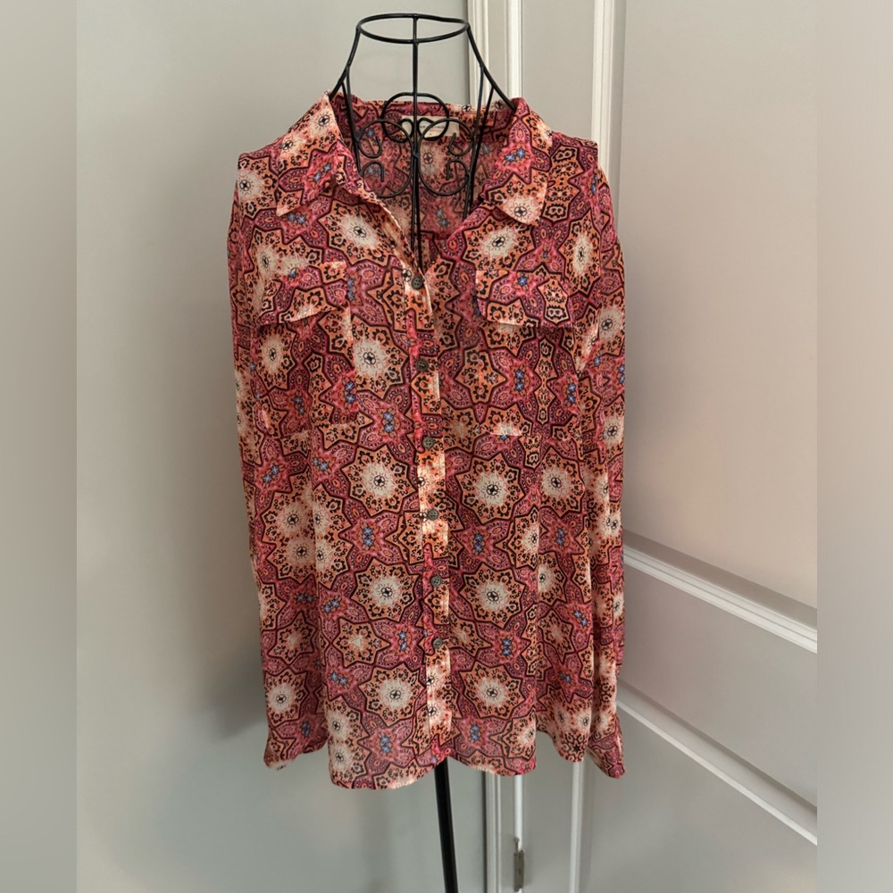 Two by Vince Camuto Printed Sheer Button Down Collared Top in Size XL